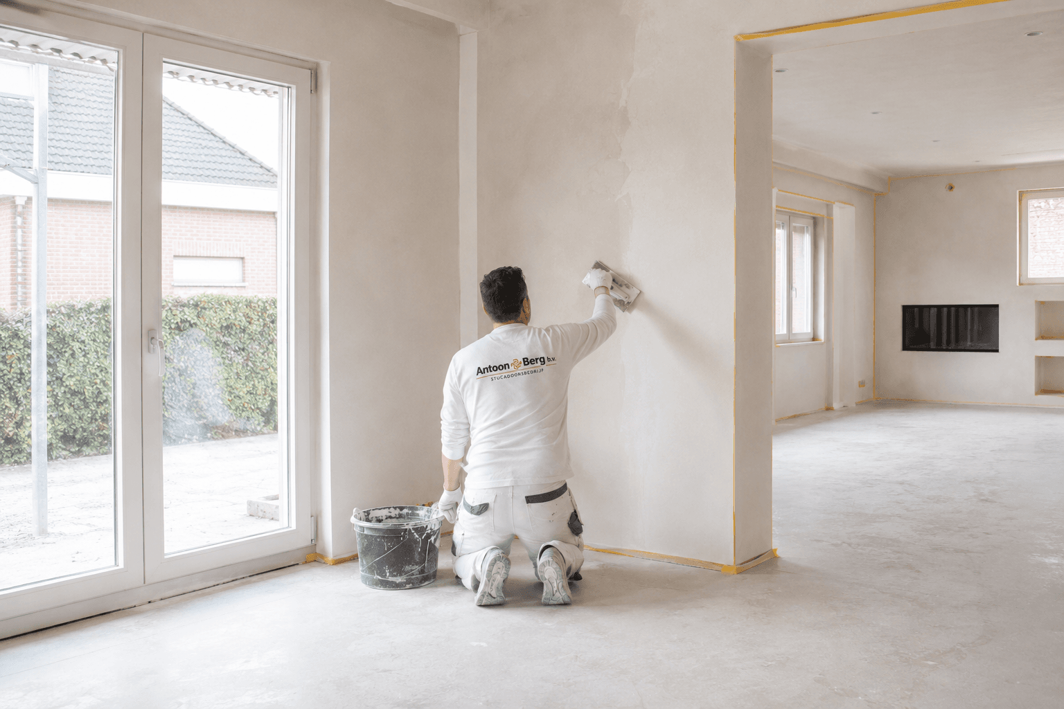 Complete afwerking van wanden en plafonds in een woning